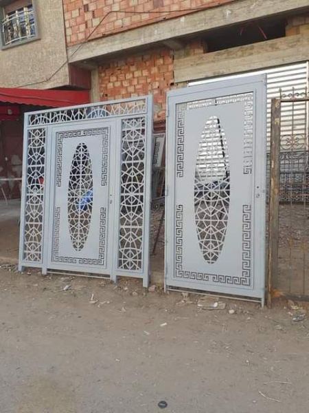 استبدال باب حديد قديم شمال الرياض